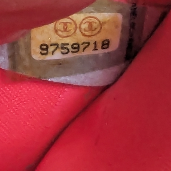 CHANEL Black and White Quilted Clutch - Picture 12 of 15